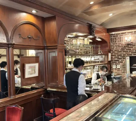 tricolore cafe Ginza interior